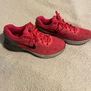These are Nike women’s size 8.5